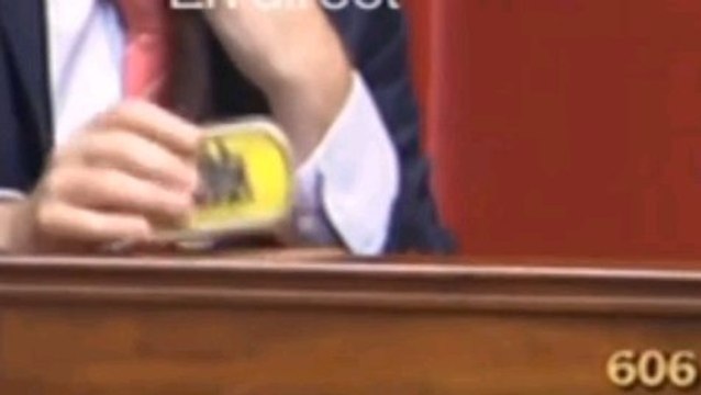 Cyril Hanouna : le député PS Nicolas Bays lui rend hommage à l'Assemblée Nationale