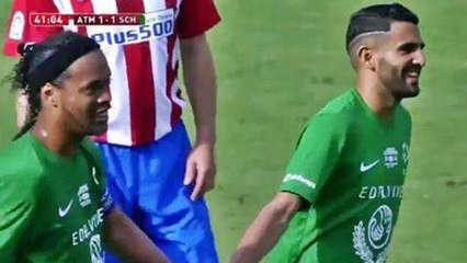Ronaldinho réalise une passe de folie pour Riyad Mahrez