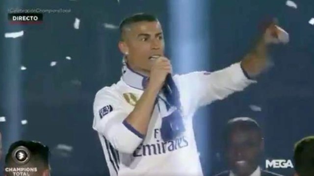 Cristiano Ronaldo célèbre la Ligue des Champions en chantant un hymne à propos... du Ballon d'Or
