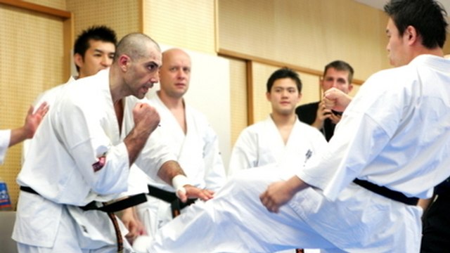 Connaissez-vous le 100-man Kumite ? Il s'agit du test d'arts martiaux le plus dur qui existe