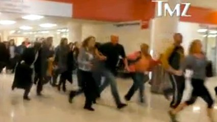 Fusillade à l'aéroport de Los Angeles: Un vidéaste amateur filme la panique des passagers