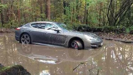 Football : Andre Wisdom abandonne sa Porsche dans la boue pour ne pas arriver en retard au match