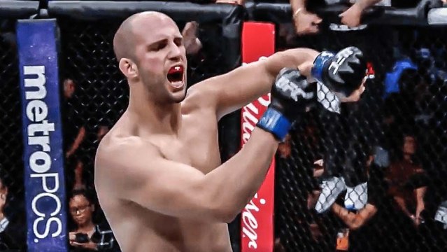 Volkan Oezdemir met Jimi Manuwa KO en moins de 30 secondes, une nouvelle star chez les poids lourds-légers