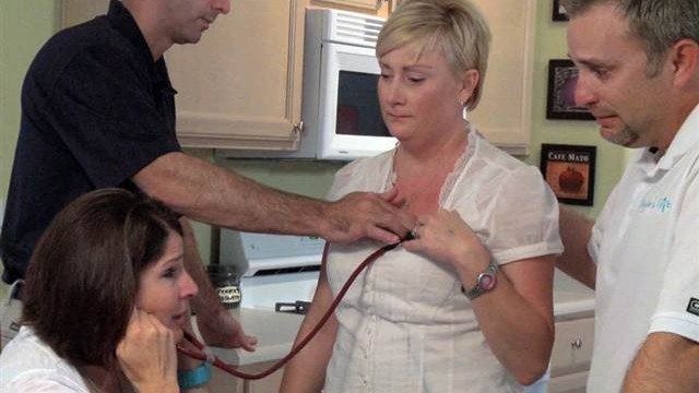 L'émouvante réaction d'une mère qui écoute le coeur de sa fille battre dans le corps d'une autre