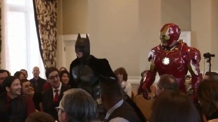 Des supers-héros, des ninjas et des chevaliers s'invitent à un mariage