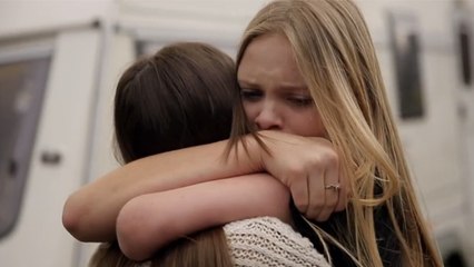 L'émouvante rencontre entre deux adolescentes atteintes du même handicap