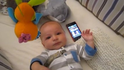Ce bébé agité se calme dès qu’il entend la musique de Star Wars !