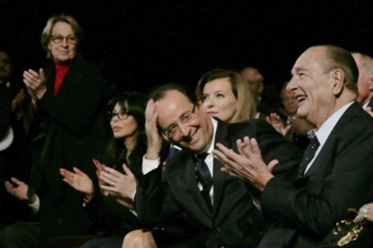 Fatigué, Jacques Chirac fait un passage médiatique avec François Hollande au musée du Quai-Branly