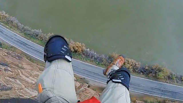Base jump : Thayer Healey frôle la mort dans une chute filmée en caméra embarquée
