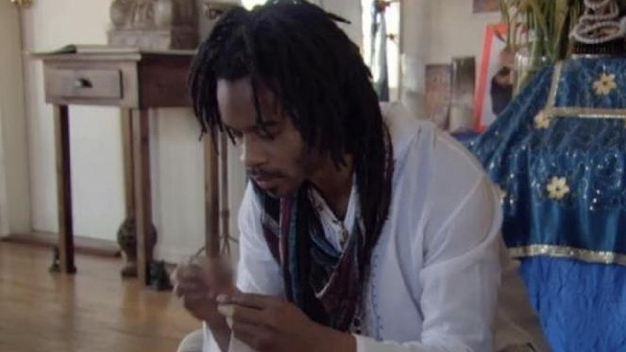 Scatomancie : SS Singh, l'étonnant voyant qui prédit l'avenir dans les excréments