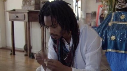 Scatomancie : SS Singh, l'étonnant voyant qui prédit l'avenir dans les excréments