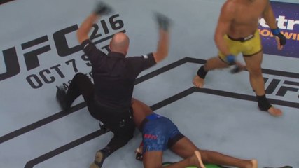 Rafael Dos Anjos détruit Neil Magny chez les poids welters