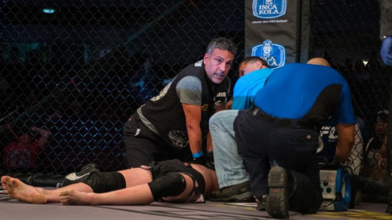 CJ Hancock, combattant de MMA, fait un malaise cardiaque dans l'octogone mais survit