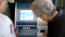 Au Brésil, les voleurs ont une technique infaillible pour  récupérer les cartes bancaires