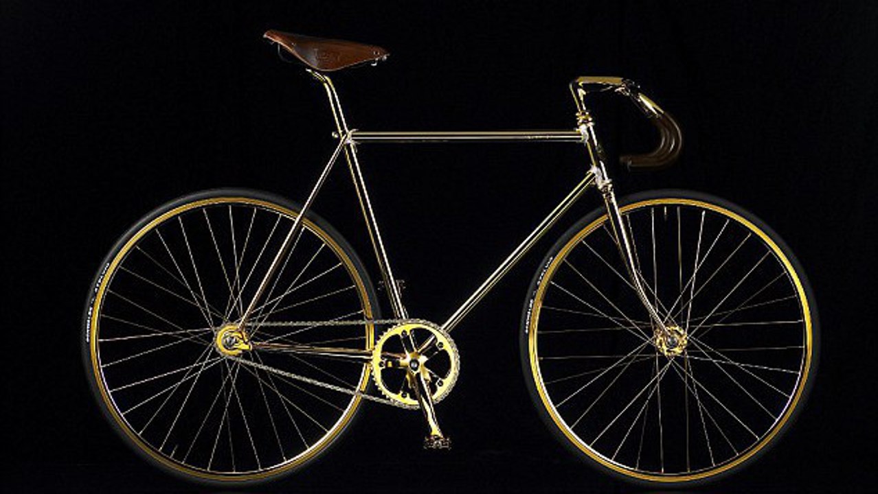 Aurumania imagine un vélo en or 24-carats incrusté de 600 cristaux  au prix de 80 000 euros
