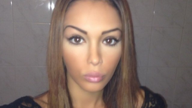 Nabilla avant/après s'être fait retirer ses implants mammaires ?