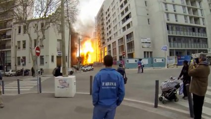 Un spectaculaire incendie se déclare à Marseille après une fuite de gaz
