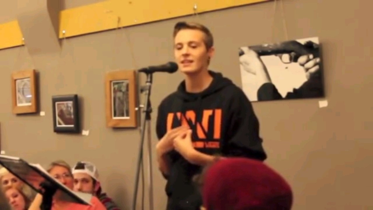 ''Rencontrez-vous dans le miroir'' : le slam d'Ashley Wylde qui va peut-être changer votre vie