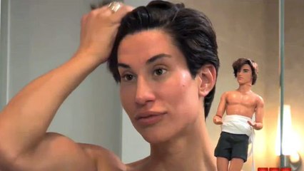 ''My Strange Addiction'' : Il subit 125 opérations chirurgicales pour ressembler à Ken