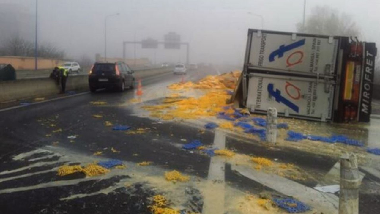 Une omelette géante provoquée par l'accident d'un poids lourd chargé d'oeufs à Toulouse