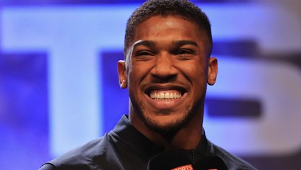 Larry Holmes conseille à Anthony Joshua de faire l'amour avant son combat contre Carlos Takam
