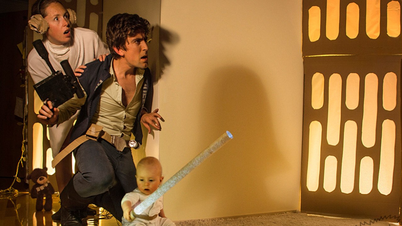 Cardboard Box Office : Une famille recrée des scènes de films cultes avec ses cartons de déménagement