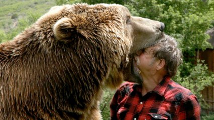 L'incroyable histoire de Doug Seus, l'homme qui vit avec trois ours à la maison
