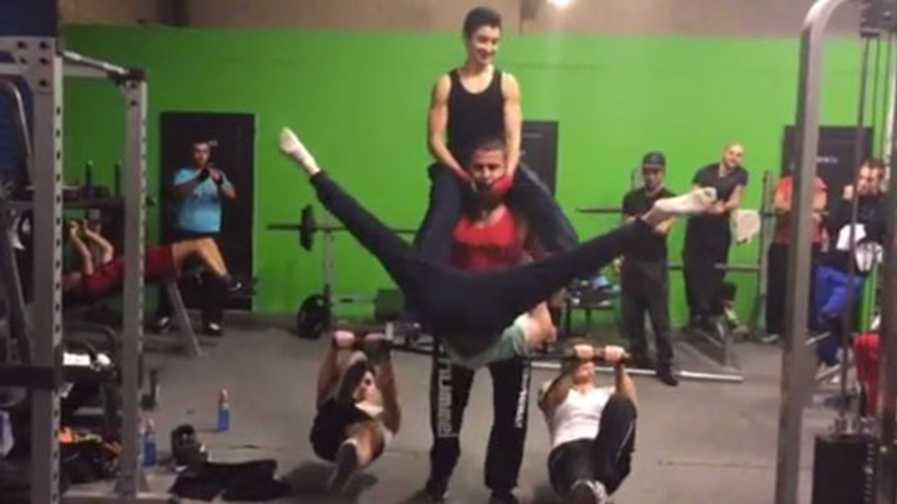 Homme le plus fort de France, Julien Dray est capable de soulever quatre hommes à lui tout seul