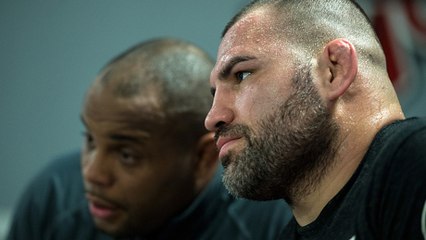 Cain Velasquez réagit au combat pour le titre des poids lourds de son partenaire Daniel Cormier face à Miocic