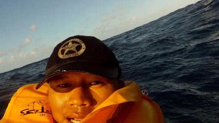 En plein crash d'avion, il prend un ''selfie'' et filme l'accident