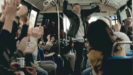 Macklemore et Ryan Lewis mettent une ambiance de folie en chantant dans un bus de New York