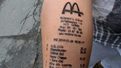 Fan de McDonald's, il se fait tatouer le reçu de sa commande sur le bras !