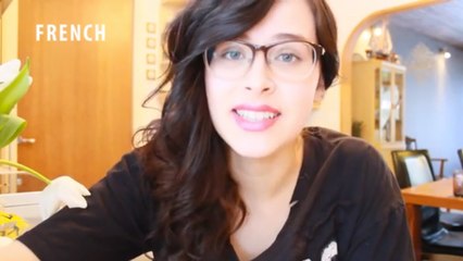 Elle tente de parler des langues étrangères sans les avoir apprises. Découvrez le résultat !