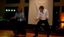 La danse de mariage de cette mère avec son fils va vous impressionner !