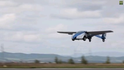 Découvrez l'Aeromobil, l’incroyable voiture volante de l'inventeur slovaque Stefan Klein