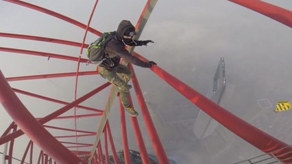 L'ascension de ces deux Russes au sommet de la tour Shanghaï va vous donner le vertige