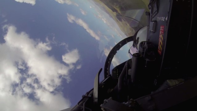 Embarquez dans le cockpit d'un avion de chasse et vivez les sensations comme si vous y étiez