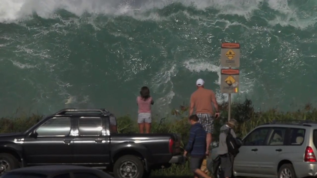 Regardez l'impressionnante vague de plusieurs mètres filmée à Hawaï