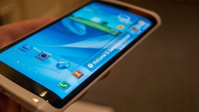 Caractéristiques Samsung Galaxy Note 4 : en production avec un écran plié sur 3 faces ?