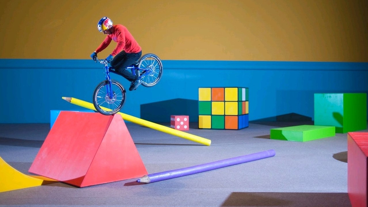 Les exploits de Danny MacAskill en VTT vont vous renvoyer en enfance
