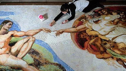 Une artiste recrée la fresque de la chapelle Sixtine avec des chamallows
