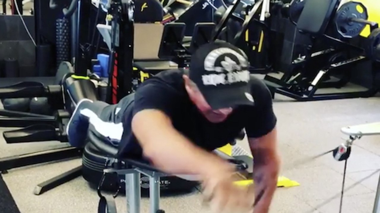 L'entraînement des épaules de Sylvester Stallone pour Creed 2