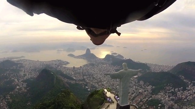 Brésil : un incroyable saut en Wingsuit au-dessus de la statue du Christ Rédempteur