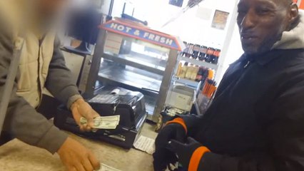 Le magicien Rahat fait gagner un SDF à la loterie !