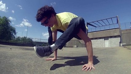 Mêlant la contorsion au breakdance, Arthur Cadre est un vrai phénomène