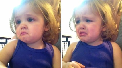 Cette fillette fond en larmes en écoutant la chanson de mariage de ses parents