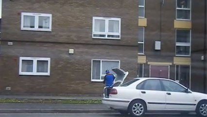 Découvrez la technique de cet homme pour livrer une pizza au deuxième étage