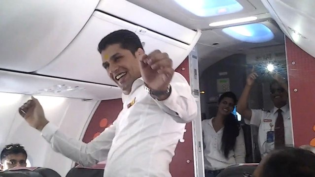 Inde : Deux pilotes suspendus après que leur équipage a dansé en plein vol