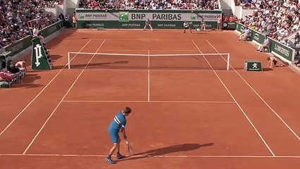 Roland Garros : Jared Donaldson fait un service à la cuillère et s'offre une bière en plein match