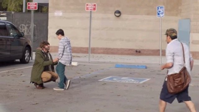 Caméra cachée : cet enfant kidnappé demande de l'aide à des passants